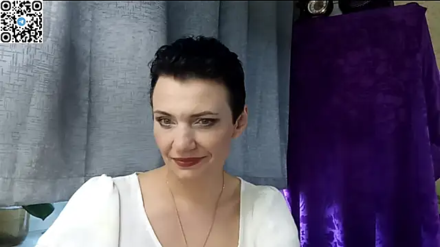 HotMamaQueen234 online show from April 19, 1:10 pm