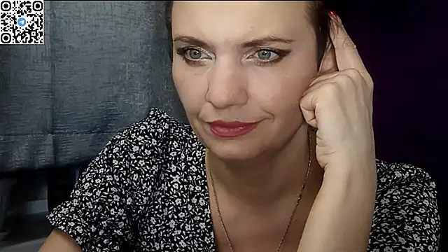Snapshot of HotMamaQueen234 chatting on May 9, 9:53 pm HotMamaQueen234 online show from May 9, 9:53 pm