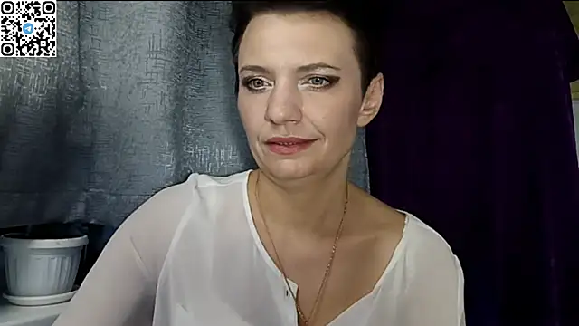 Snapshot of HotMamaQueen234 chatting on May 11, 4:04 pm HotMamaQueen234 online show from May 11, 4:04 pm