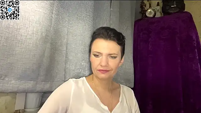 Snapshot of HotMamaQueen234 chatting on May 25, 8:59 pm HotMamaQueen234 online show from May 25, 8:59 pm