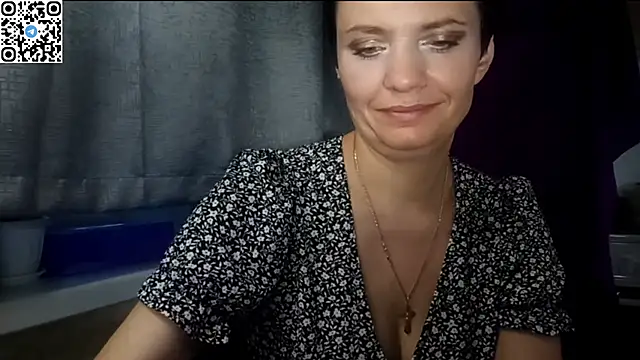 Snapshot of HotMamaQueen234 chatting on June 8, 1:28 am HotMamaQueen234 online show from June 8, 1:28 am