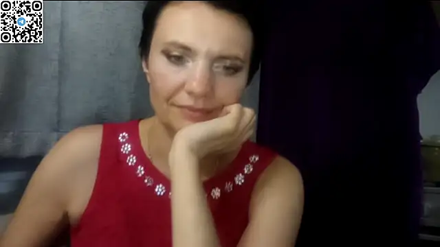Snapshot of HotMamaQueen234 chatting on June 11, 11:25 pm HotMamaQueen234 online show from June 11, 11:25 pm