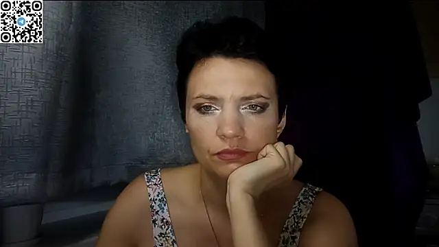 Snapshot of HotMamaQueen234 chatting on June 13, 8:07 pm HotMamaQueen234 online show from June 13, 8:07 pm