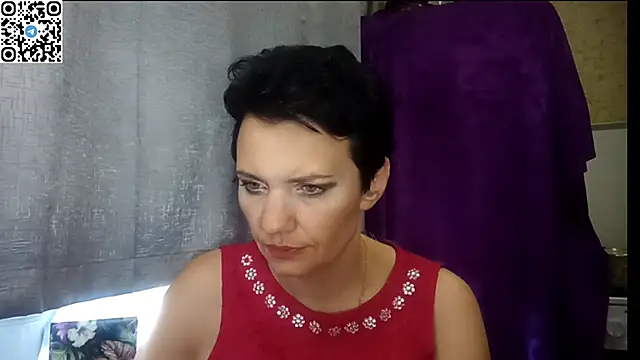 Snapshot of HotMamaQueen234 chatting on June 17, 11:45 am HotMamaQueen234 online show from June 17, 11:45 am