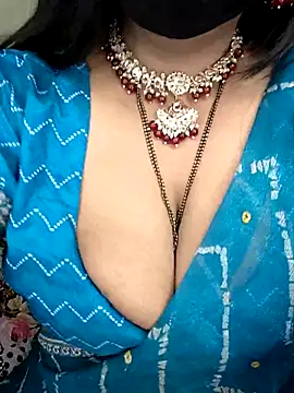 Snapshot of Miss_roohi chatting on May 7, 5:24 am Miss roohi online show from May 7, 5:24 am
