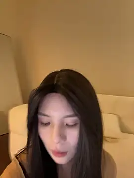 Snapshot of Xiaozuzongo1 chatting on April 23, 1:57 pm Xiaozuzongo1 online show from April 23, 1:57 pm