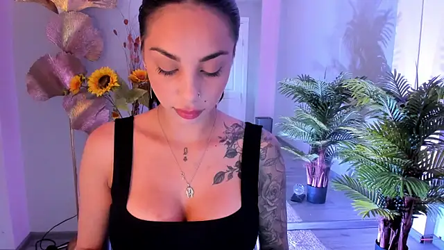 Snapshot of MissSiennaa chatting on June 25, 4:56 am MissSiennaa online show from June 25, 4:56 am