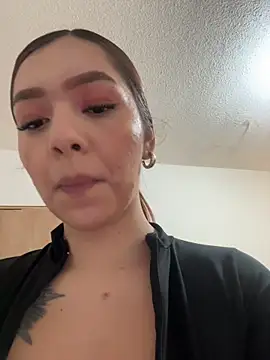 Snapshot of alana_gv chatting on June 22, 12:57 pm alana gv online show from June 22, 12:57 pm