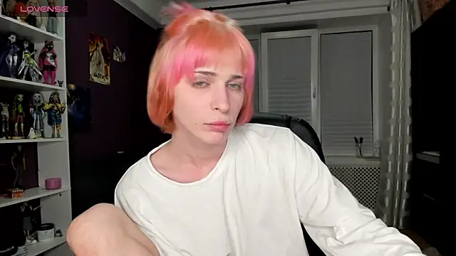 Snapshot of sweet_peach___ chatting on May 5, 8:28 pm sweet peach online show from May 5, 8:28 pm