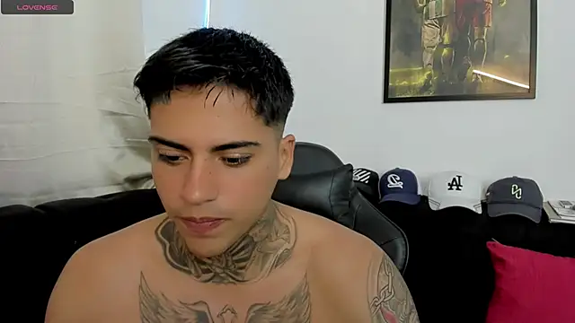 Snapshot of sweetlatinoboy chatting on March 16, 2:54 pm sweetlatinoboy online show from March 16, 2:54 pm