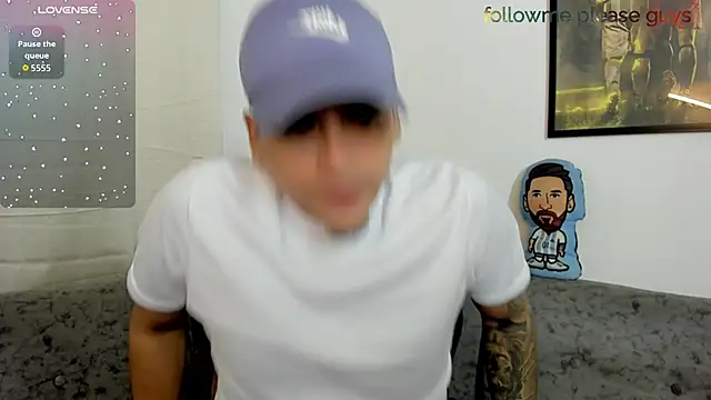 Snapshot of sweetlatinoboy chatting on June 9, 12:06 pm sweetlatinoboy online show from June 9, 12:06 pm