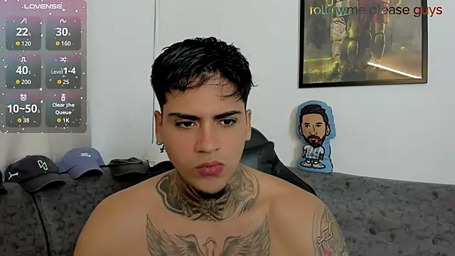 Snapshot of sweetlatinoboy chatting on June 21, 12:41 pm sweetlatinoboy online show from June 21, 12:41 pm
