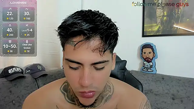 Snapshot of sweetlatinoboy chatting on June 22, 12:13 pm sweetlatinoboy online show from June 22, 12:13 pm