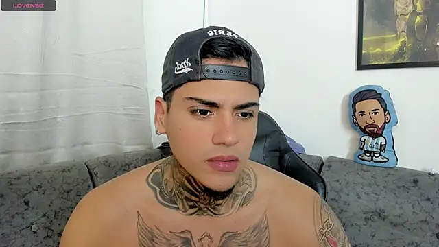 Snapshot of sweetlatinoboy chatting on June 26, 11:42 pm sweetlatinoboy online show from June 26, 11:42 pm