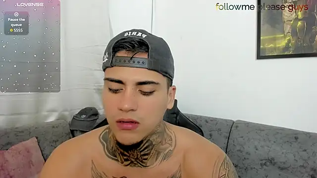 Snapshot of sweetlatinoboy chatting on July 8, 10:25 pm sweetlatinoboy online show from July 8, 10:25 pm
