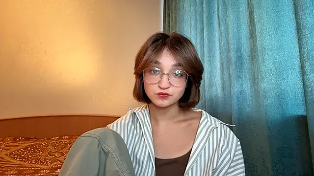 Snapshot of Nyvel chatting on March 17, 4:50 am Nyvel online show from March 17, 4:50 am