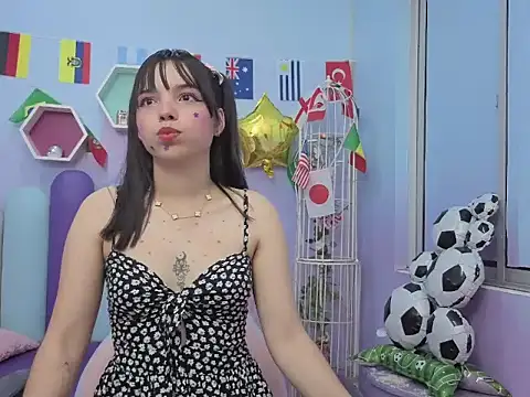 Snapshot of Isaa_Skinny chatting on July 31, 3:39 am Isaa Skinny online show from July 31, 3:39 am