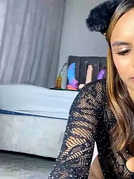 Snapshot of bella_valencia chatting on May 10, 3:44 am bella valencia online show from May 10, 3:44 am