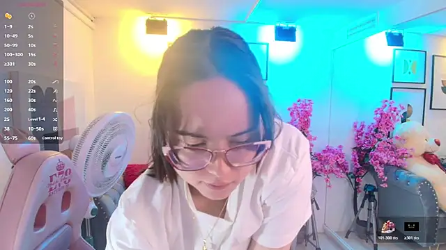 Snapshot of Shady_bug chatting on June 30, 7:37 pm Shady bug online show from June 30, 7:37 pm