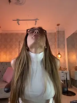 Snapshot of SERENAA__ chatting on May 16, 3:03 am SERENAA online show from May 16, 3:03 am
