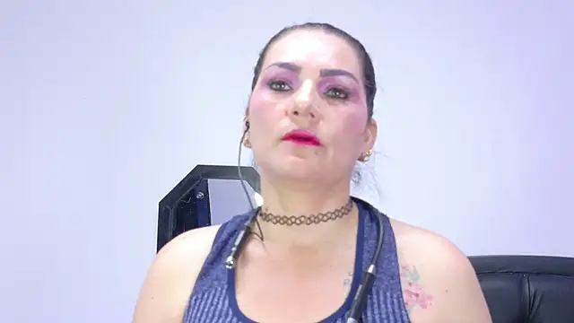 Snapshot of Scarlet_Hiit chatting on June 4, 4:07 am Scarlet Hiit online show from June 4, 4:07 am