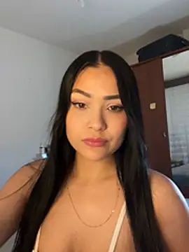 CLOEYCLAY online show from April 28, 10:53 am