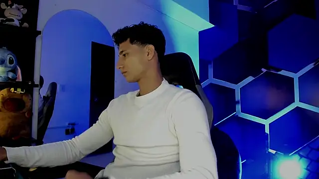 Snapshot of MaxiimoRomano_ chatting on July 25, 7:22 pm MaxiimoRomano online show from July 25, 7:22 pm
