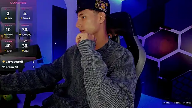 Snapshot of MaxiimoRomano_ chatting on July 28, 7:39 pm MaxiimoRomano online show from July 28, 7:39 pm