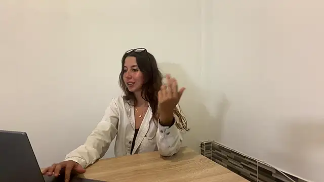 Snapshot of Julieta_Jol chatting on June 2, 2:30 pm Julieta Jol online show from June 2, 2:30 pm