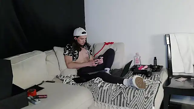 DylanBrook online show from April 12, 6:35 pm