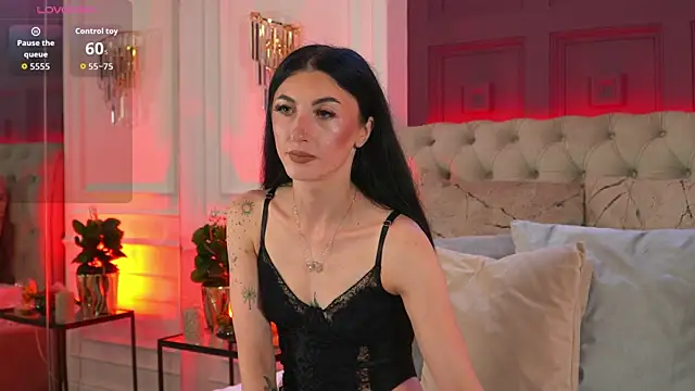 Snapshot of EllieJules chatting on June 18, 3:51 am EllieJules online show from June 18, 3:51 am