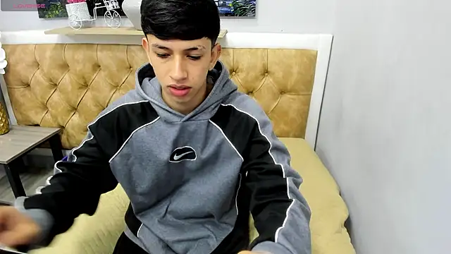 Snapshot of AdrianFranko chatting on July 23, 12:36 pm AdrianFranko online show from July 23, 12:36 pm