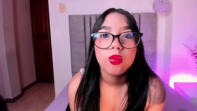 JuliethDior online show from March 20, 6:24 pm