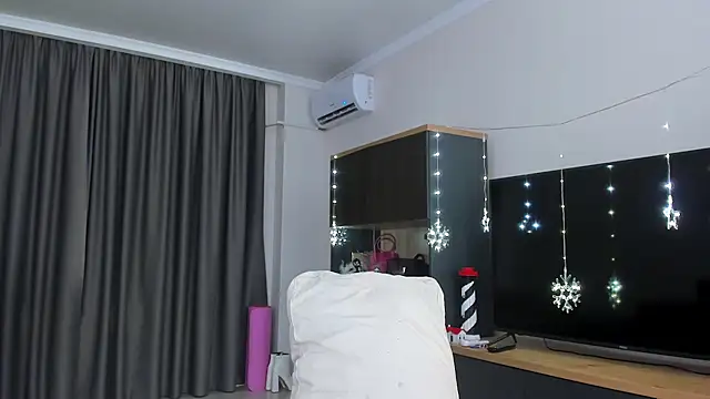 Snapshot of asian_loverpop chatting on July 12, 3:52 am asian loverpop online show from July 12, 3:52 am