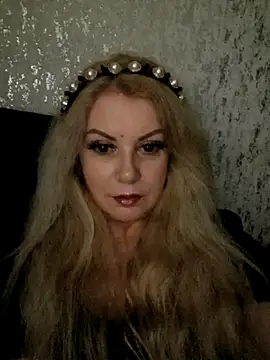 Snapshot of FionaCage chatting on March 17, 6:33 pm FionaCage online show from March 17, 6:33 pm