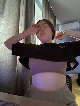 Snapshot of charmingggirl chatting on April 3, 5:05 am charmingggirl online show from April 3, 5:05 am