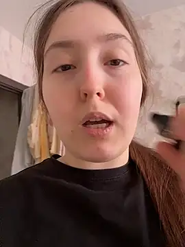 Snapshot of charmingggirl chatting on April 5, 8:11 am charmingggirl online show from April 5, 8:11 am