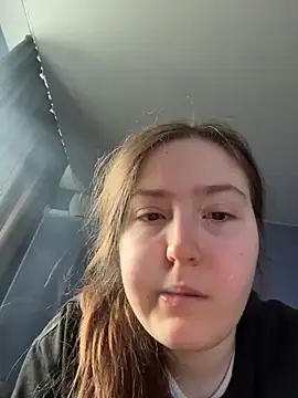 Snapshot of charmingggirl chatting on April 6, 6:58 am charmingggirl online show from April 6, 6:58 am