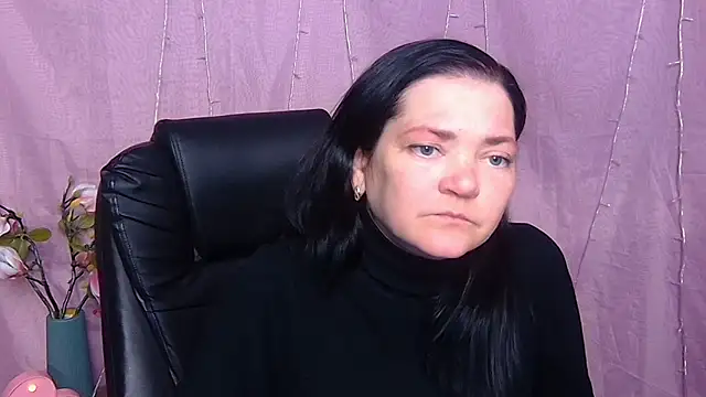 Snapshot of LauraFinn chatting on March 19, 9:35 am LauraFinn online show from March 19, 9:35 am