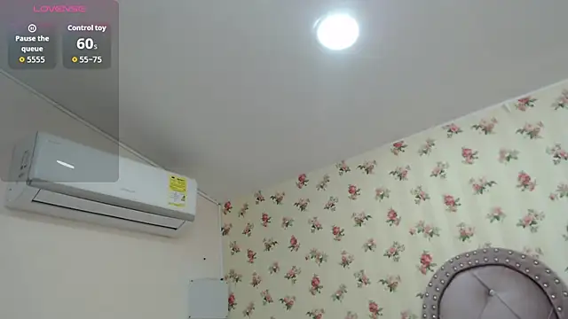 crystal watson0 online show from April 21, 1:39 pm