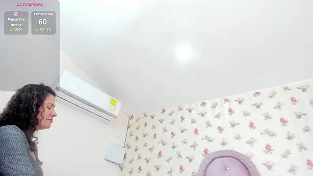 crystal watson0 online show from June 4, 1:39 pm
