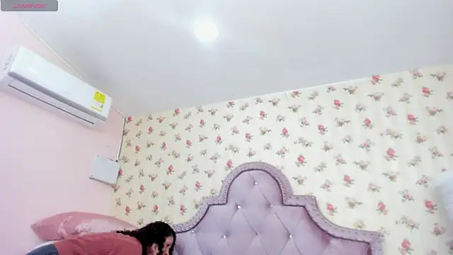 Snapshot of crystal_watson0 chatting on June 23, 1:53 pm crystal watson0 online show from June 23, 1:53 pm