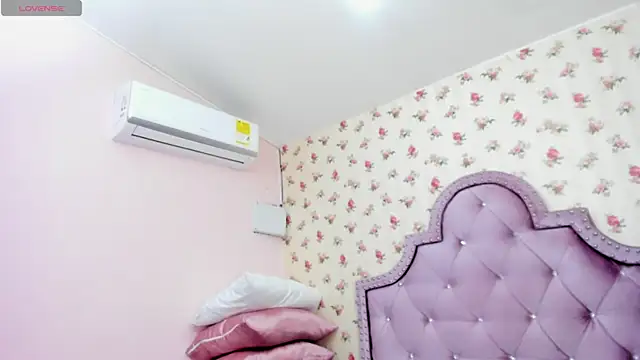 Snapshot of crystal_watson0 chatting on July 8, 12:42 pm crystal watson0 online show from July 8, 12:42 pm