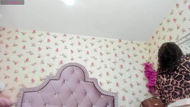 Snapshot of crystal_watson0 chatting on July 30, 1:43 pm crystal watson0 online show from July 30, 1:43 pm
