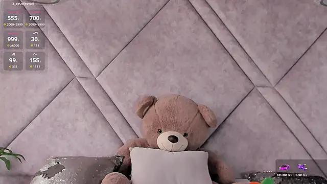 Snapshot of Amora_96 chatting on April 9, 1:27 pm Amora 96 online show from April 9, 1:27 pm
