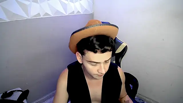Snapshot of Mathias_twinkk chatting on April 12, 4:50 am Mathias twinkk online show from April 12, 4:50 am