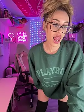 laurenlotus online show from May 4, 12:50 am