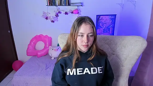 Snapshot of leyla_miller_ chatting on March 28, 3:11 pm leyla miller online show from March 28, 3:11 pm