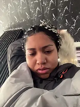Laila LS online show from April 18, 1:04 pm