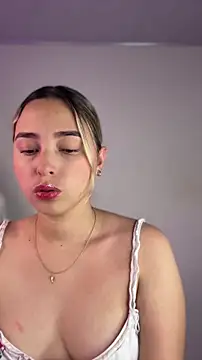 Snapshot of irispink_ chatting on March 22, 9:29 pm irispink online show from March 22, 9:29 pm